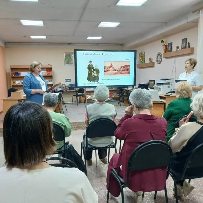 «Он баснями себя прославил...»